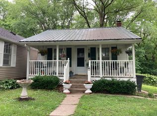 628 Cherry St, Weston, MO 64098