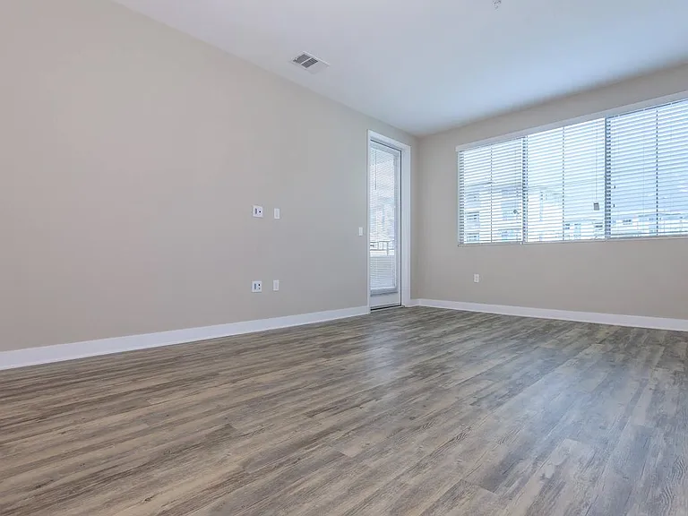 Esencia Sur Apartment Homes — Photo 31