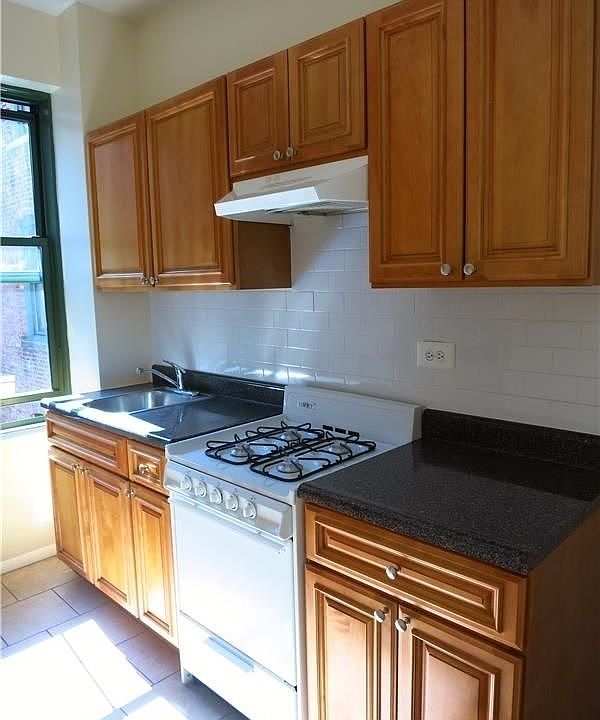 1st image of 516 E 79th St APT 2D