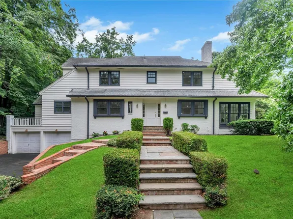 28 Ridge Drive E, Great Neck, NY 11021