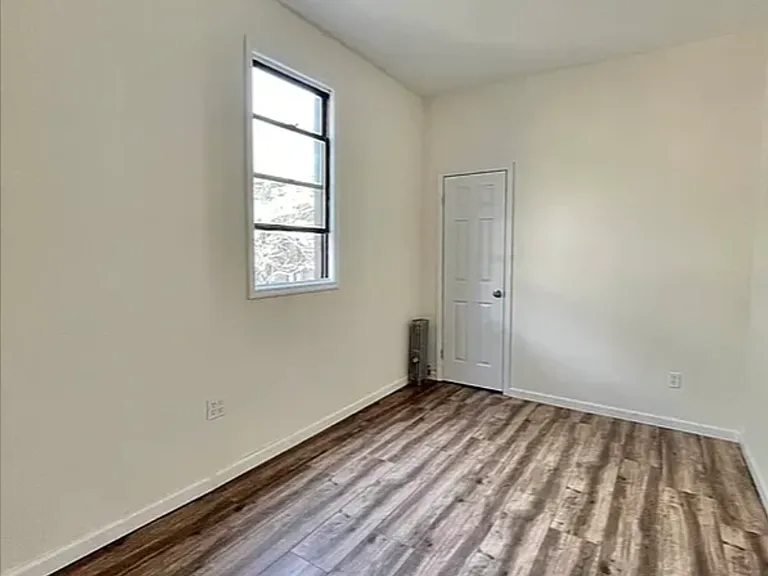 1611 Jefferson Ave #2R — Photo 3