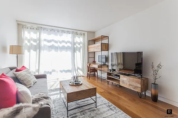 Sold by R New York | media 6