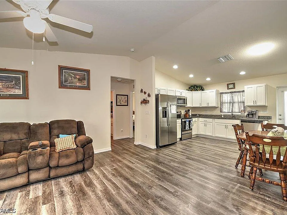 3 bed, 1212 sqft, $2,200 — Photo 3