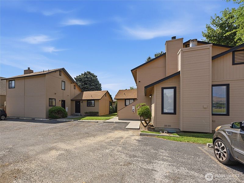2nd image of 1321 Maple Street #A