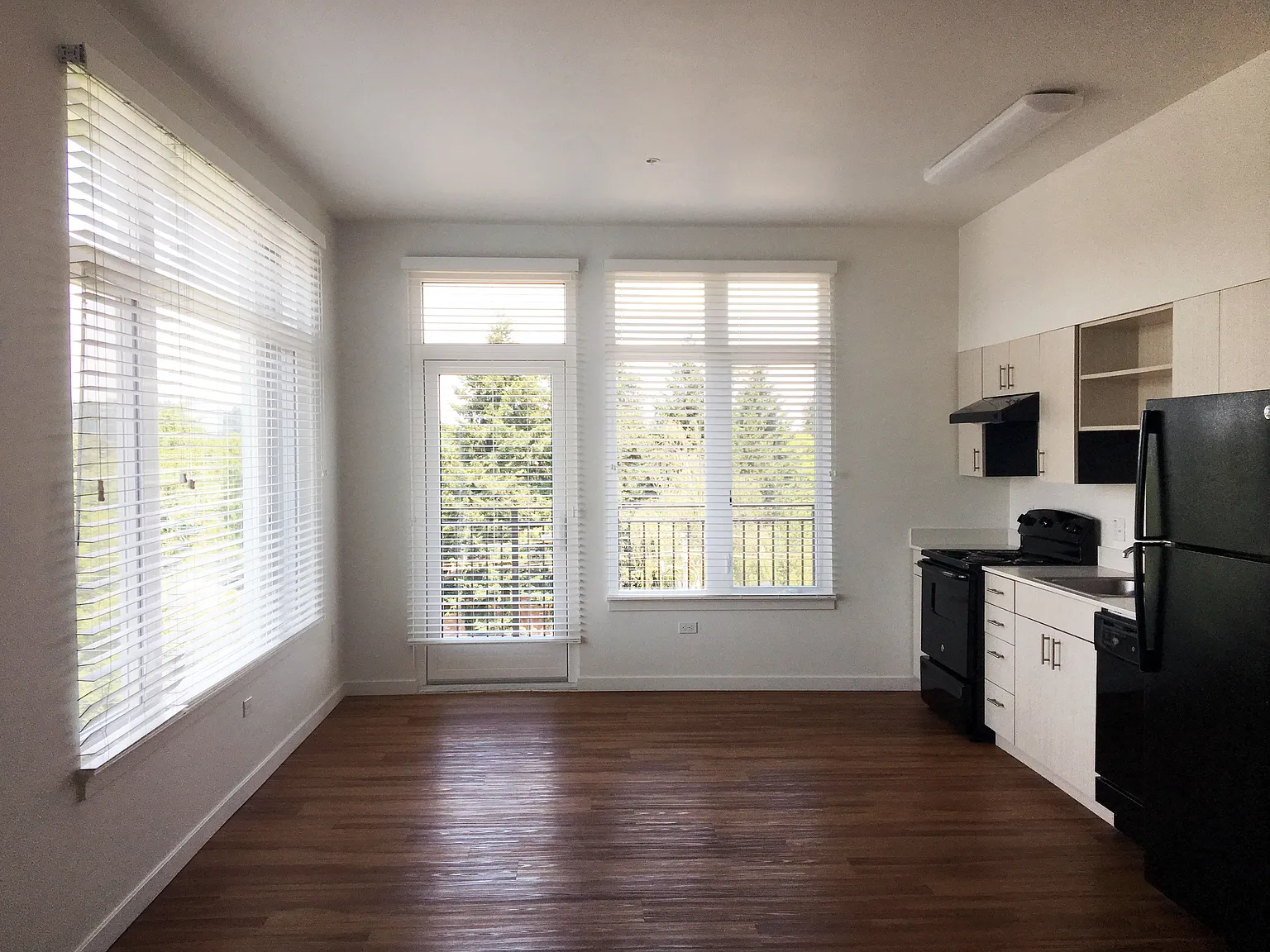 East Burnside Apartments — Photo 4