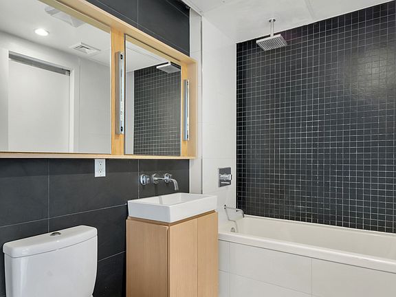 5th image of 552 Lafayette Ave APT 2D