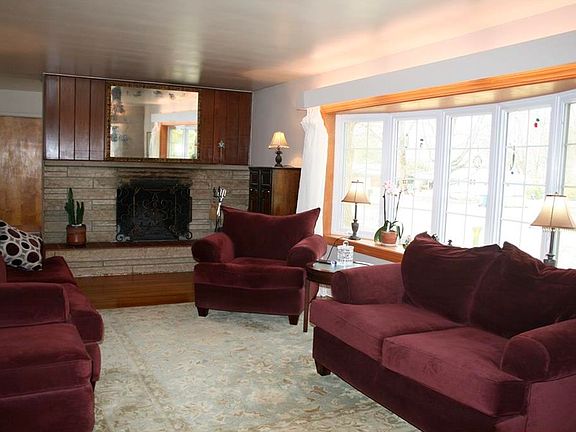 3rd image of 5517 N Drexel Ave