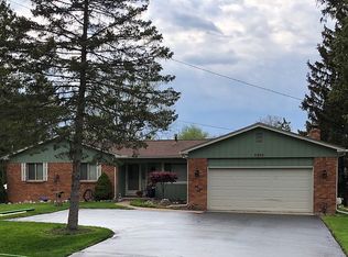 3300 Kingsway Dr, Highland, MI 48356