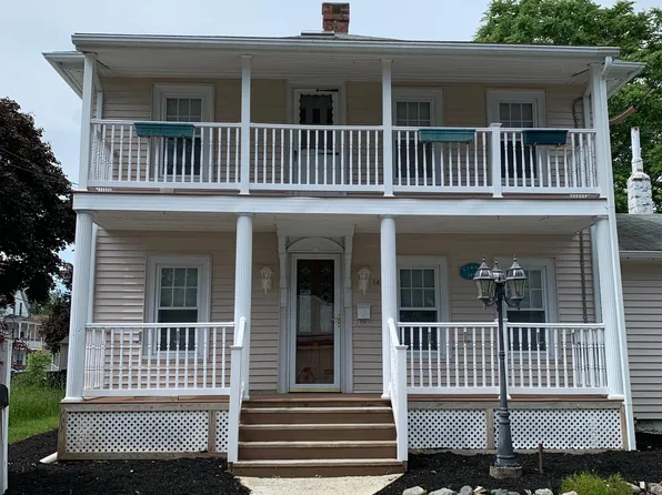 14 Wallace Ave, Warwick, RI 02886