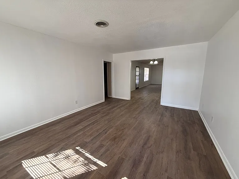4425 Conley Ave — Photo 2