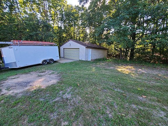 2nd image of 615 Fallasburg Park Dr NE
