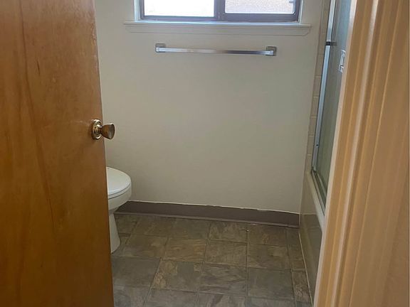 4th image of 687 Carmel Dr