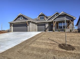 7213 S Indianwood Ave, Broken Arrow, OK 74011