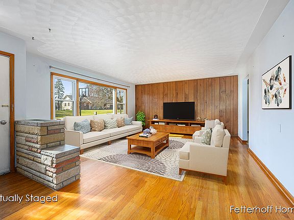 3rd image of 2747 Woodpath Dr NW