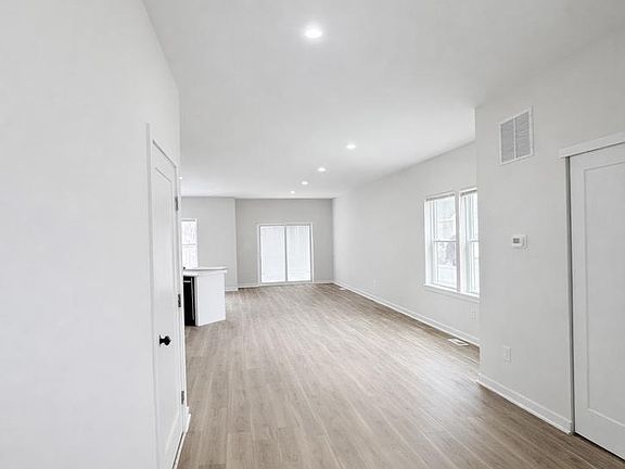 4th image of 415 Almonesson Rd