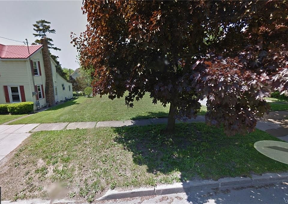 1st image of 186 E 6th St