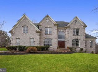 860 Forestville Meadows Dr, Great Falls, VA 22066