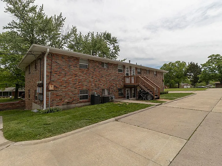 711 Hulen Dr — Photo 17