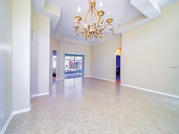 3rd image of 913 Earlham Dr