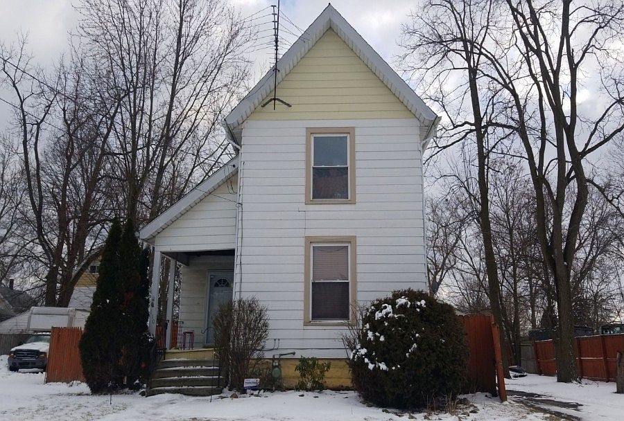 1st image of 110 Oak St