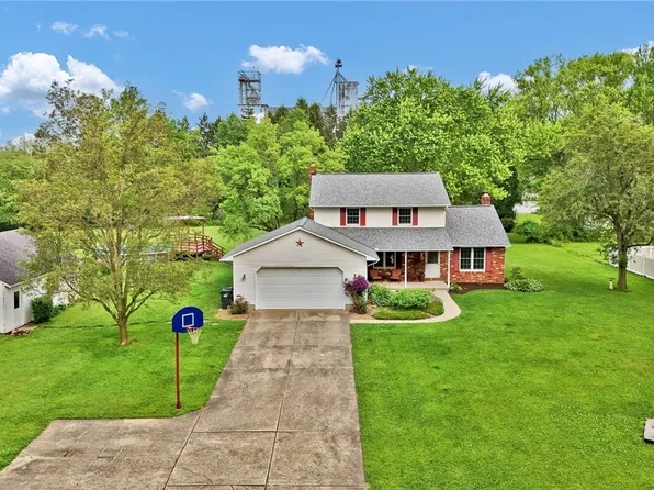 1065 Sunshine Ct, Grafton, OH 44044