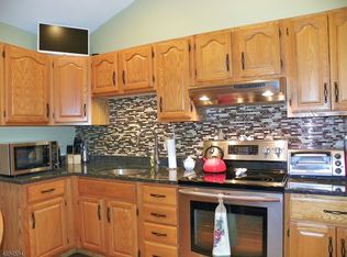 92 Everett Rd, Parsippany, NJ 07054