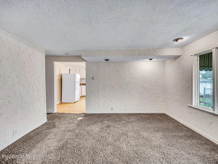 1020 Farber Ct — Photo 5