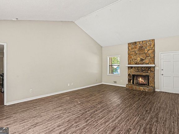 4th image of 3431 Underwood Ct SE