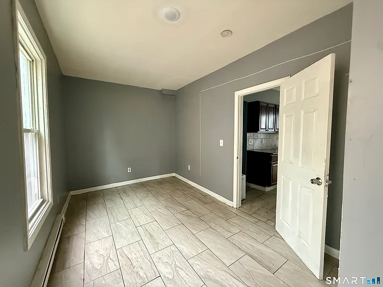 72 Burton St — Photo 13