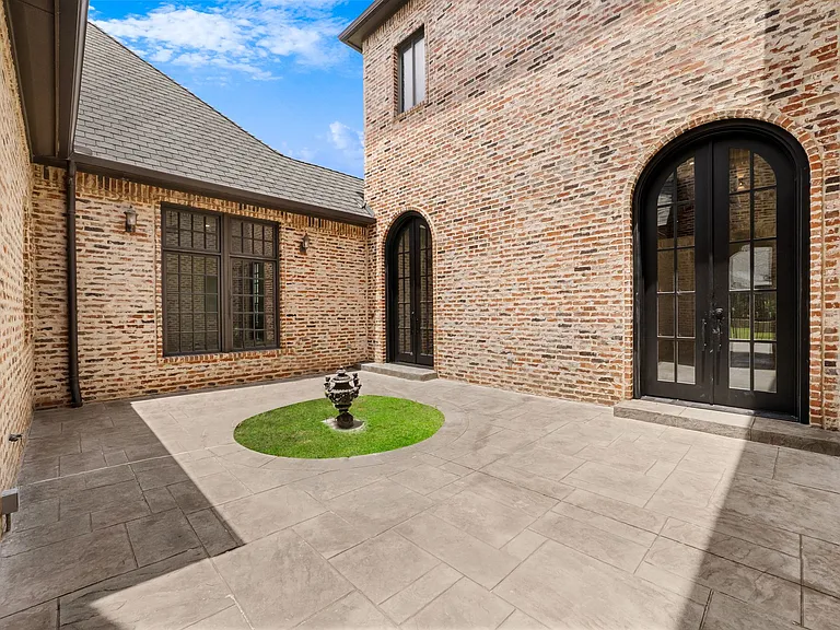 5345 Monterey Dr — Photo 26