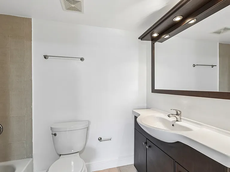 The Oaks Condominium — Photo 72