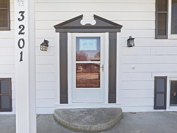 3rd image of 3201 Daniell St