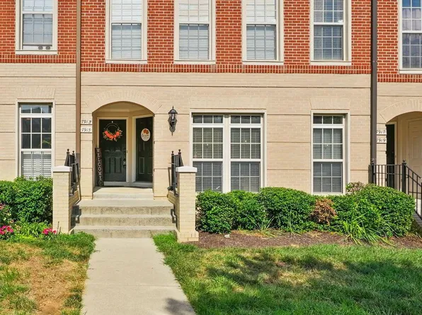 7913 Crescent Park Dr, Gainesville, VA 20155