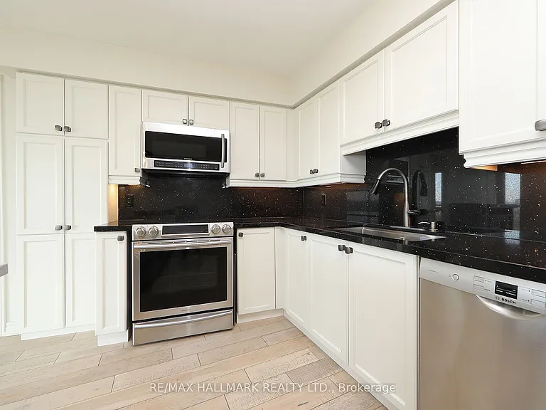 18 Valley Woods Rd #Penthouse 206 — Photo 12
