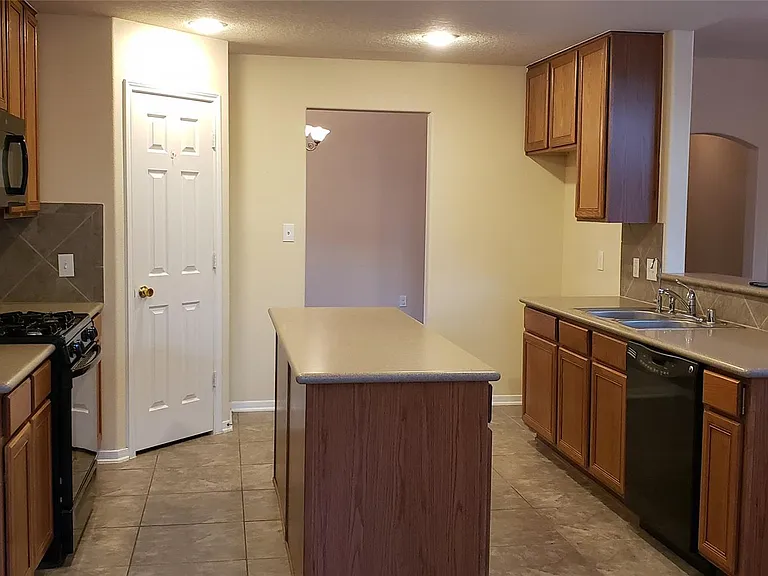 9923 Yearling Pl — Photo 6