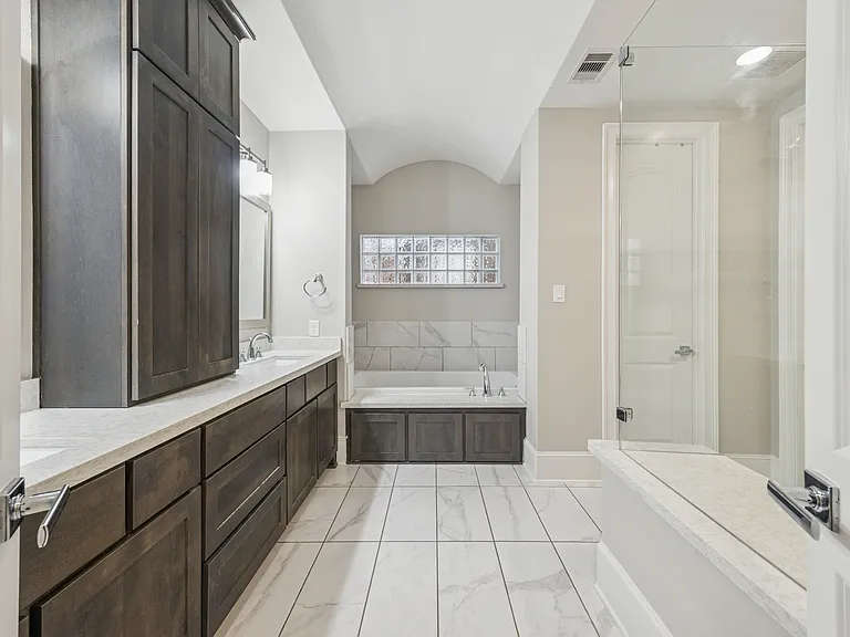 921 Dunleigh Meadows Ln — Photo 6