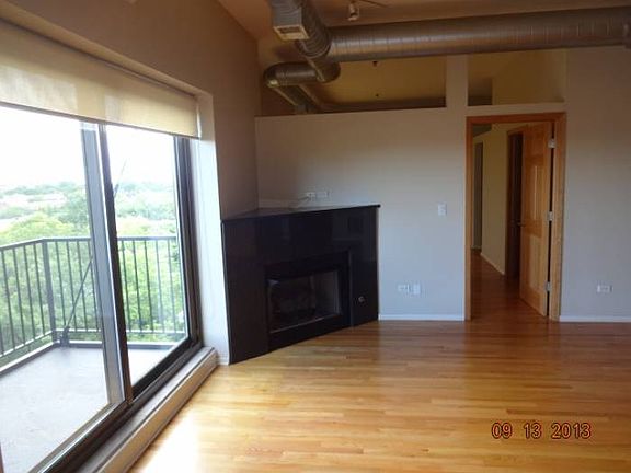 4th image of 1000 E 53rd St Unit 611