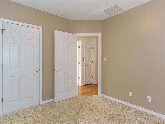 5th image of 102 Briarwood Ct