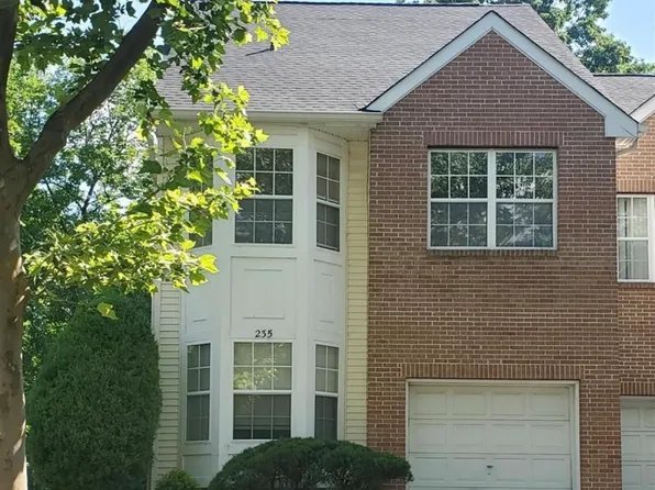 235 Hidden Woods Ct, Piscataway, NJ 08854