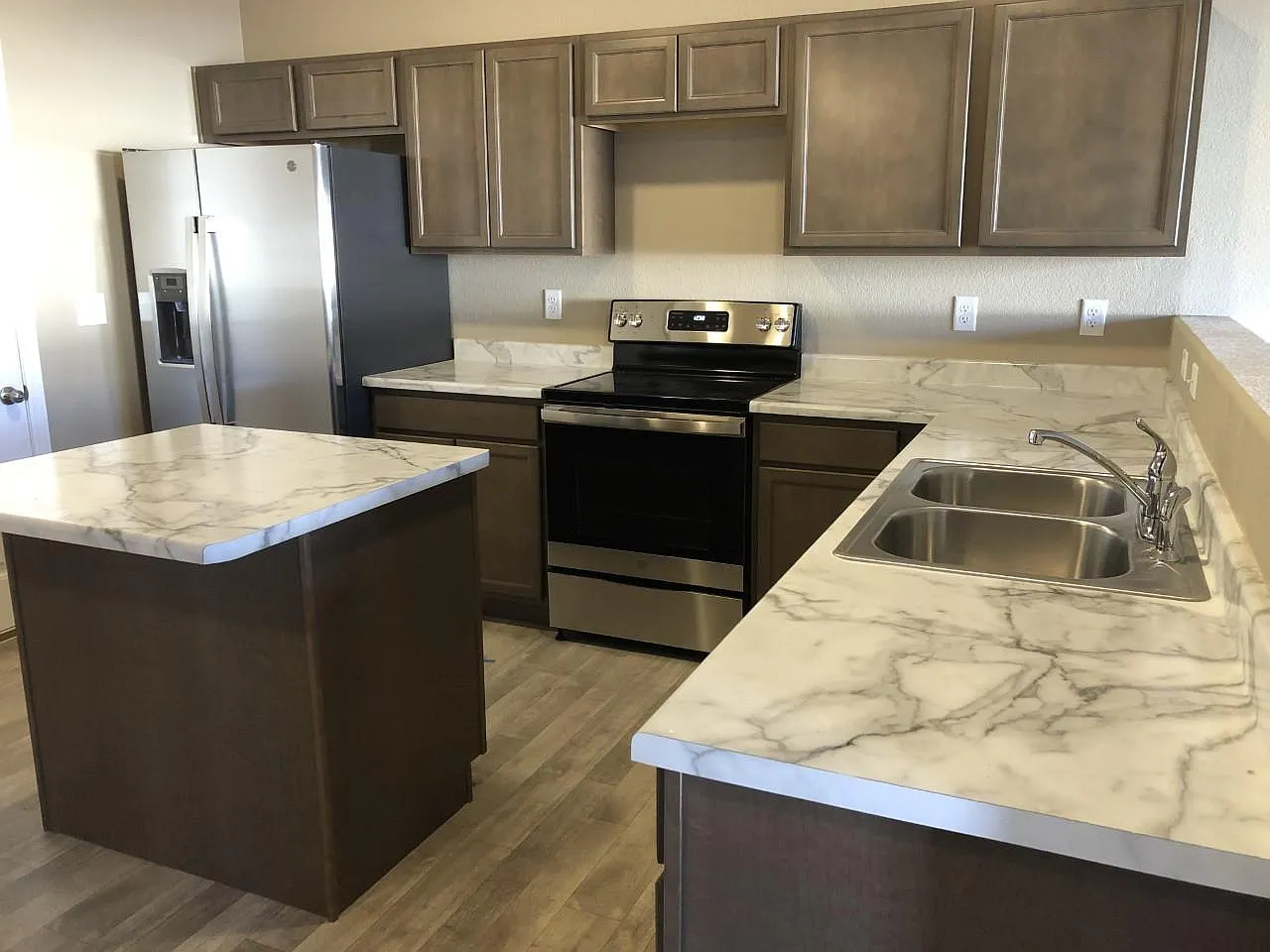 3 bed, 2.5 bath, 1561 sqft, $2,250 — Photo 3