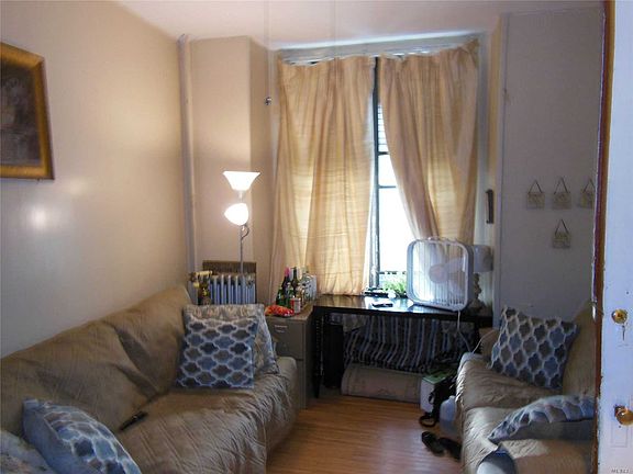 3rd image of 1098 Washington Ave