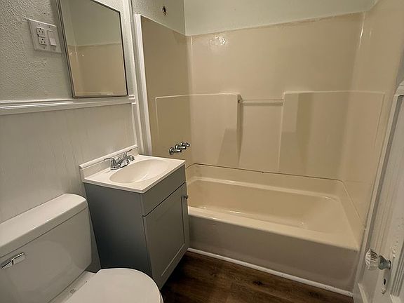 2nd image of 204 10th Ave