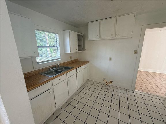 4th image of 7318 Forrestal St