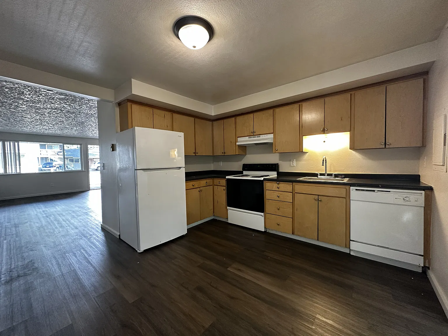 2 bed, 900 sqft, $1,350 — Photo 3