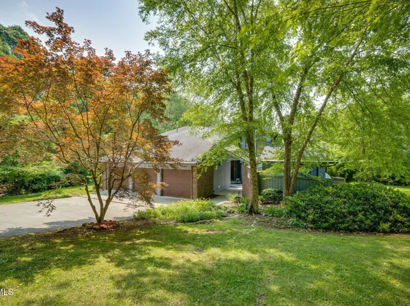 5 Blackberry Ct, Johnson City, TN 37604