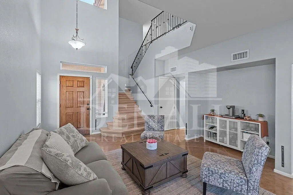 4 bed, 2.5 bath, 2055 sqft, $2,295 — Photo 4