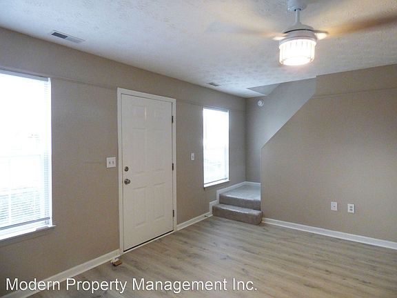 3rd image of 338 E Oak St