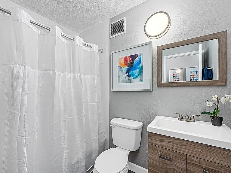 The Incline Apartments and Studios — Photo 8