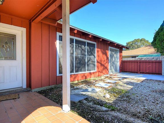3rd image of 1006 Country Club Dr