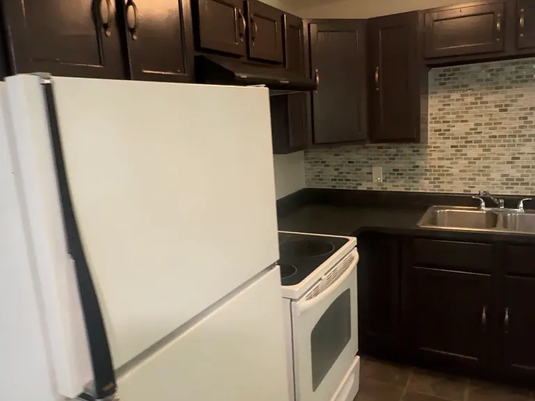 725 Kirkwood Dr — Photo 9